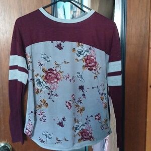Rewind Burgundy & Light Gray Floral Colorblock Sweatshirt